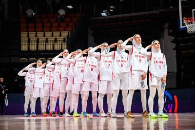 با صلابت ایستاند، با افتخار جنگیدند؛ سلام نظامی شیرزنان ایران‌زمین در راه قهرمانی+فیلم