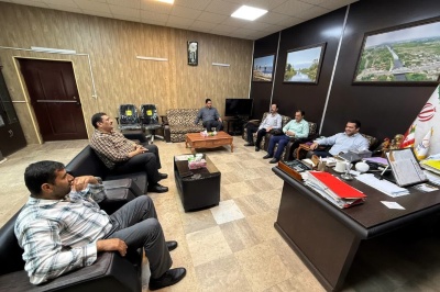 جلسه شهردار با رئیس اداره آبفا چاف و چمخاله